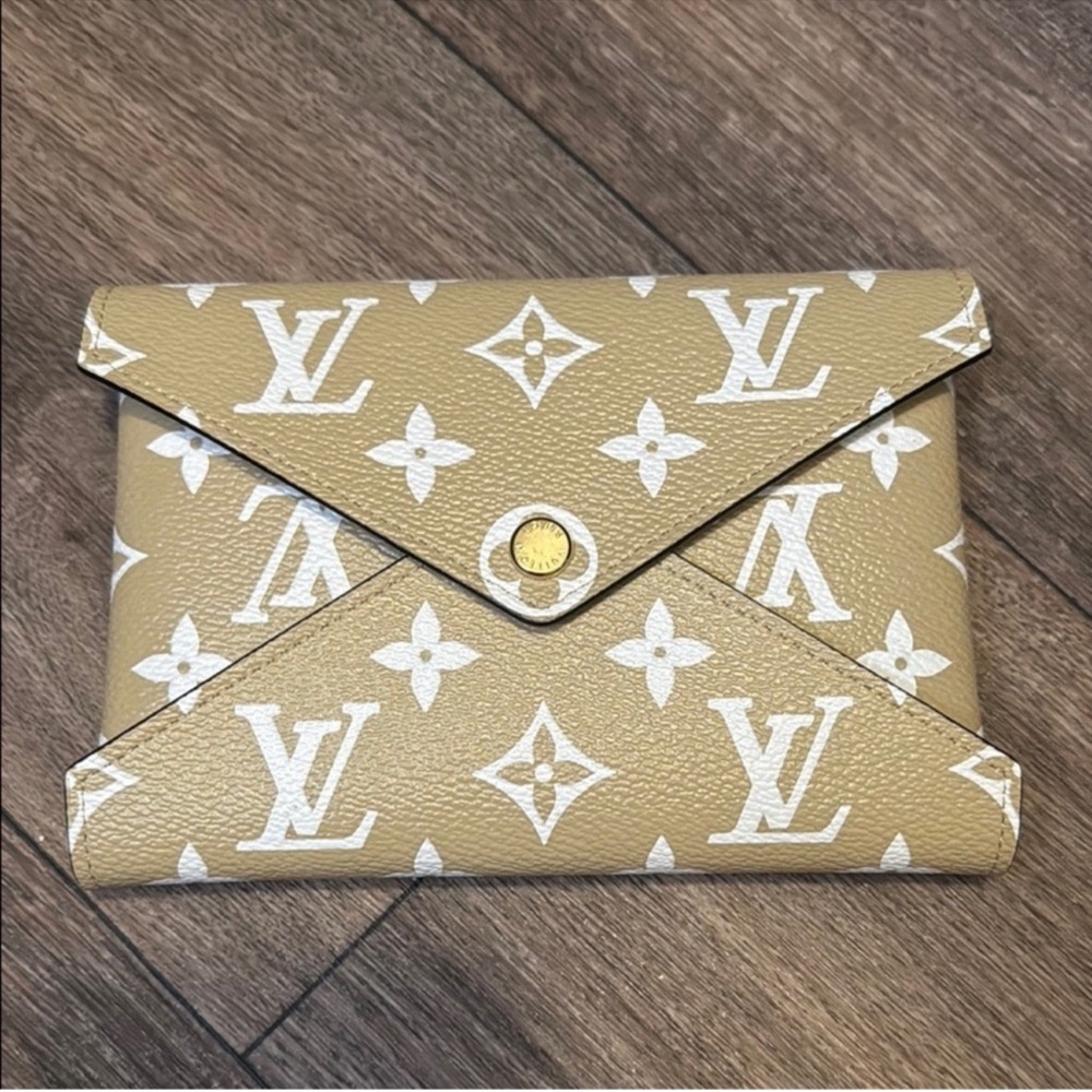 Louis Vuitton Beige Kirigami Monogram Giant Medium Pochette Limited Edition